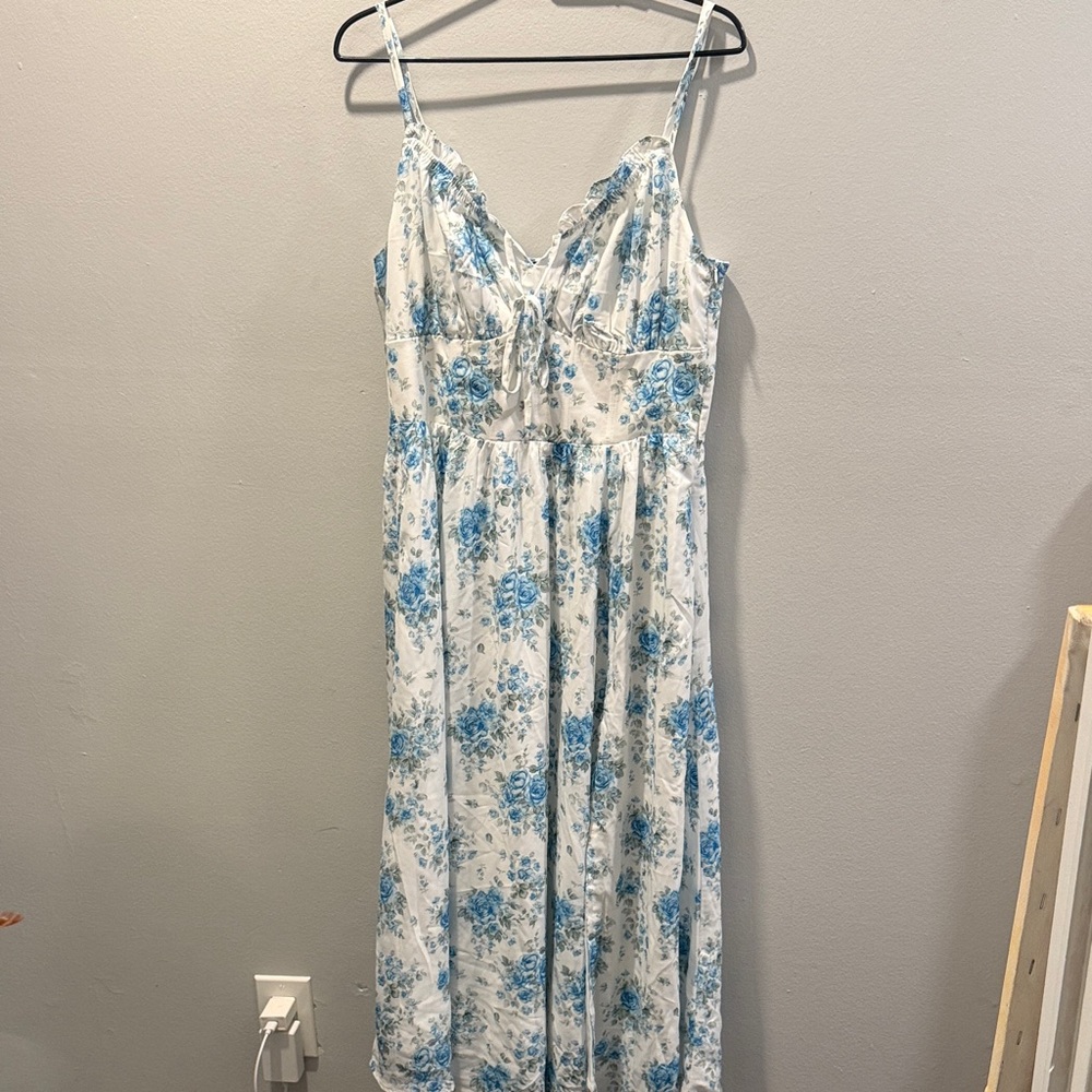 Sleeveless Blue Floral Maxi Dress with V-Neck